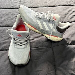 Adidas Men's Light Gray and Red Athletic Shoes